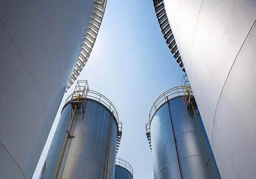 نصب و اجرای مخازن بزرگ در محل پروژه